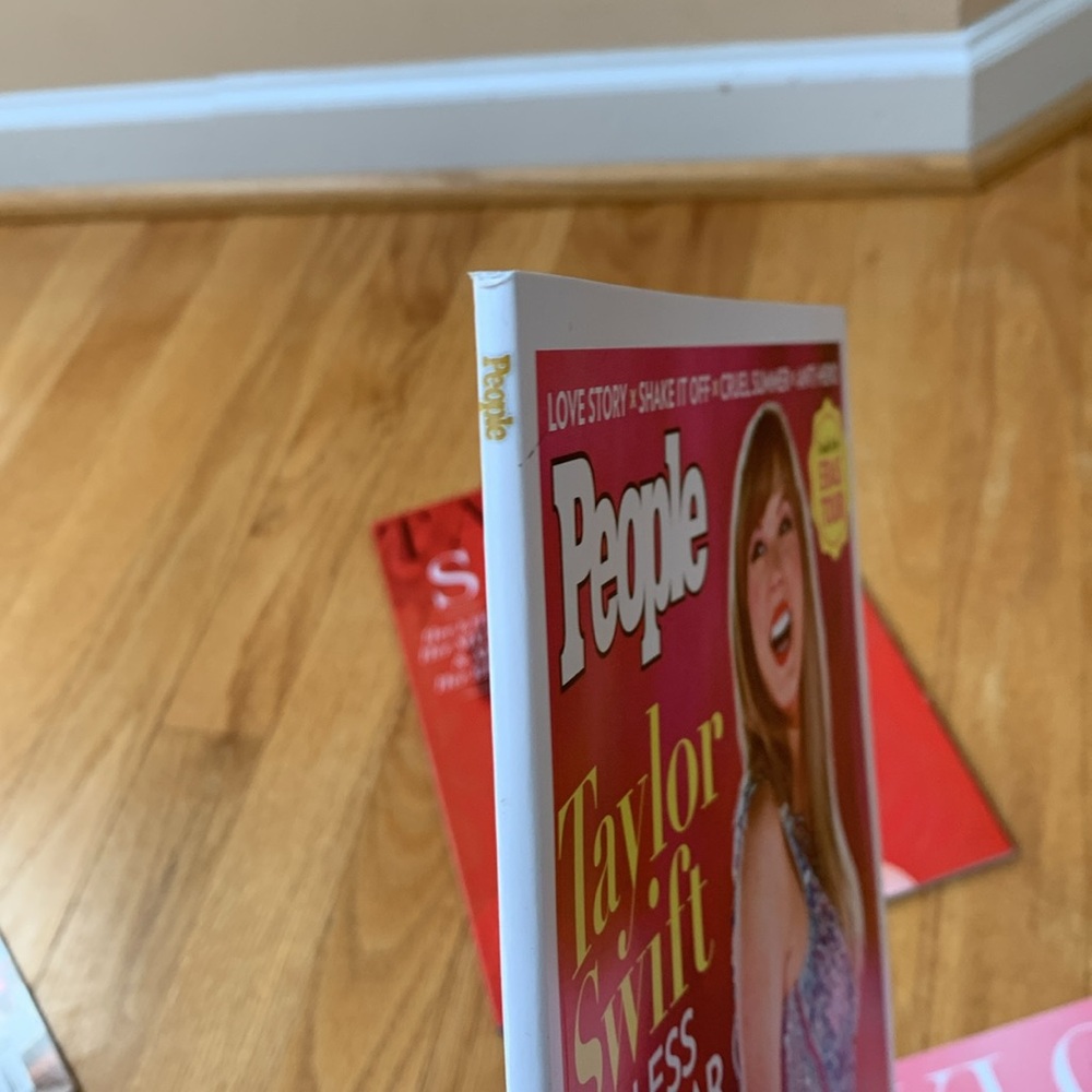 ♥️ Taylor Swift Magazine Collection - Picture 8 of 12
